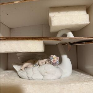 Vintage Lladró “drifting to dreamland” collectible